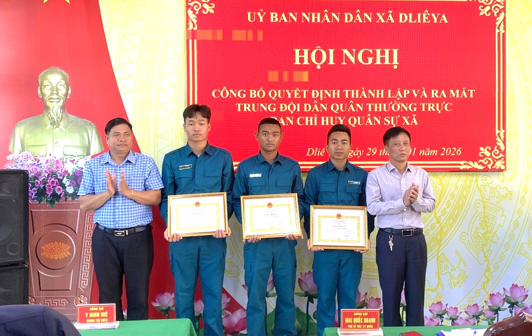 z7482150198050_3c33f00c7cae70d275bdc15ac50bc49a