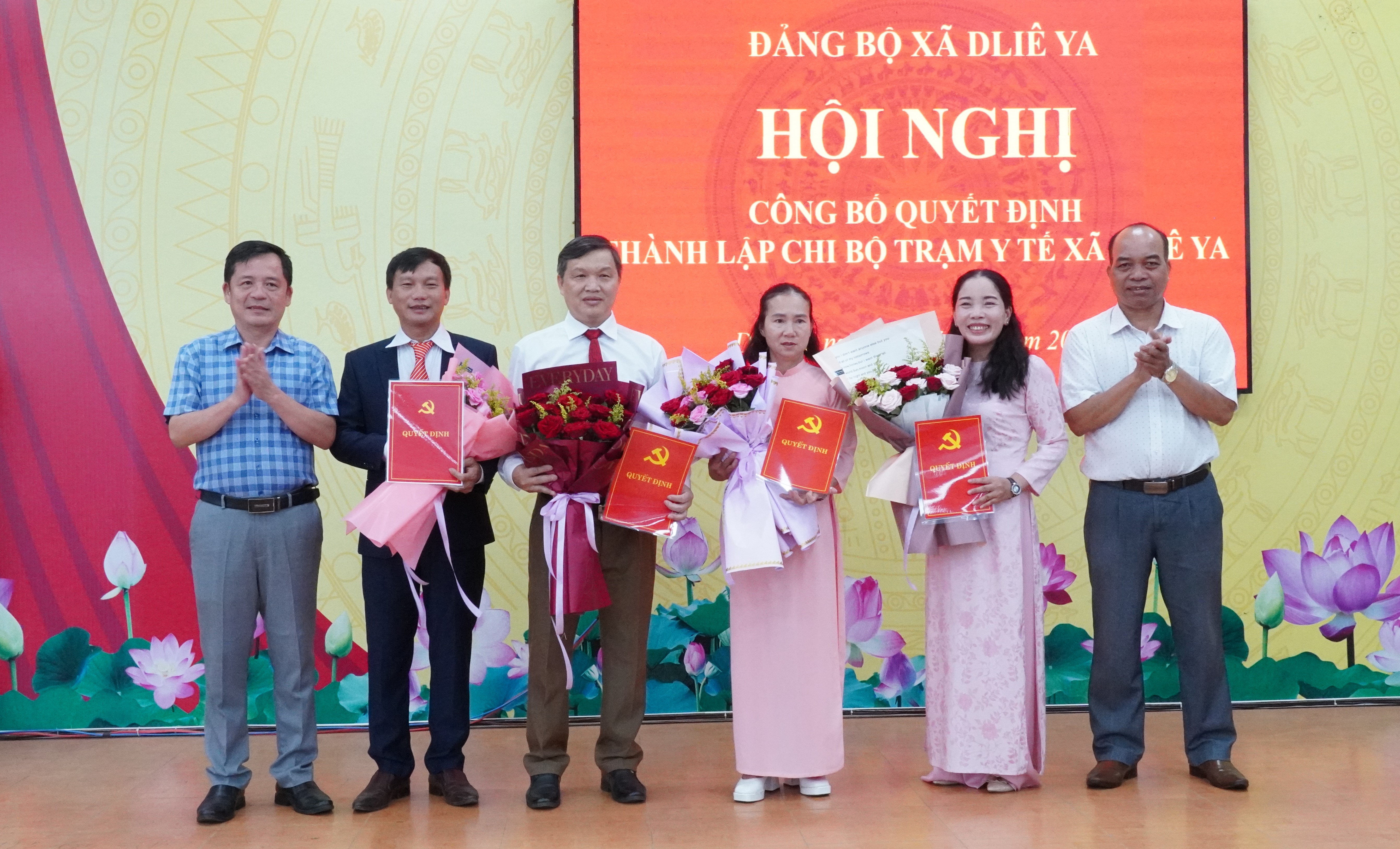 Hội nghị công bố Quyết định thành lập Chi bộ Trạm Y tế xã Dliê Ya